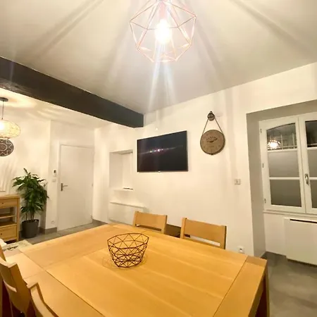 Maison Avec Garage Pres Du Chateau Casa de Férias